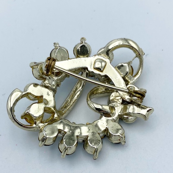 Vintage Pale Blue Multi Faceted Faux Gems Ribbon Wreath Brooch Pin Pale Gold Tne - Picture 11 of 12